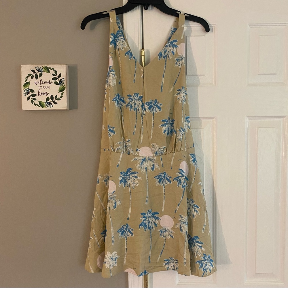 NWT Wesc Jane Hawaii Womens Dress Safari Medium Tan Blue Pink Palm Tree Sunset